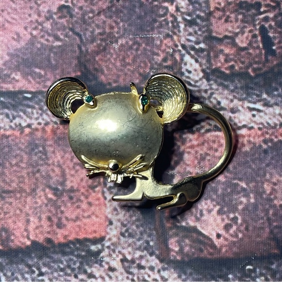 Unusual Large Headed Mouse Brooch Gold Toned Vintage Green Rhinestones Mice - Picture 3 of 6